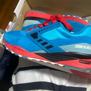Brooks Sneaker worn twice . Like new